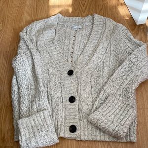 Buttoned cropped sweater